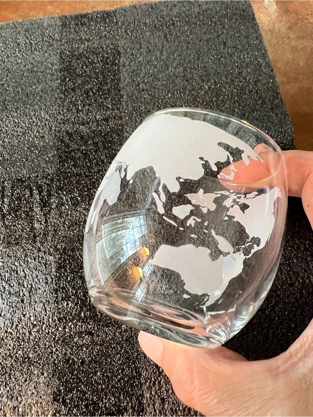 Hydro Gizmos Globe Etched Glass Decanter Set w/ four Globe Tumblers Clear White